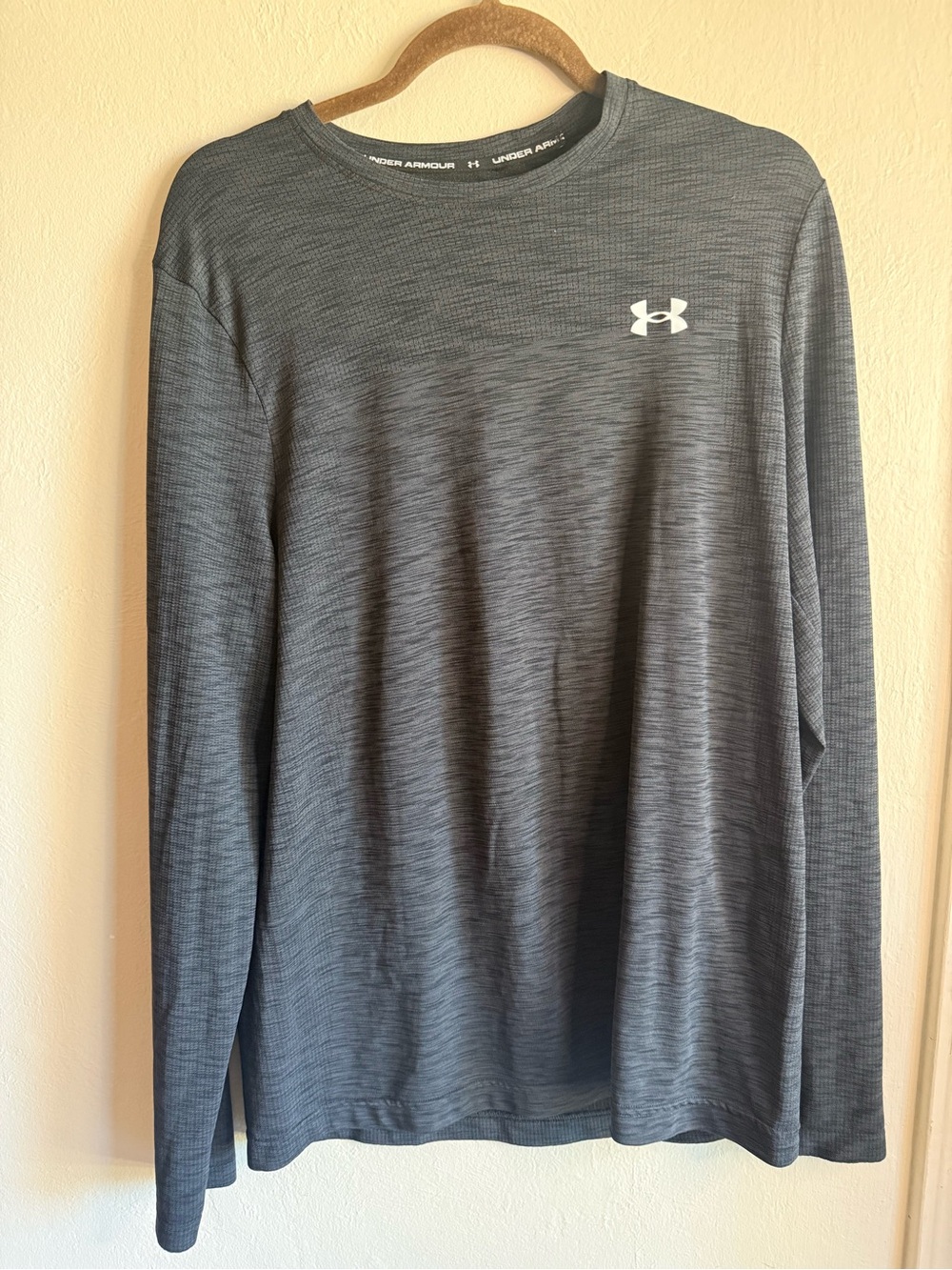 Under Armour Men’s Large Gray Fitted Long Sleeve Athletic Performance Shirt